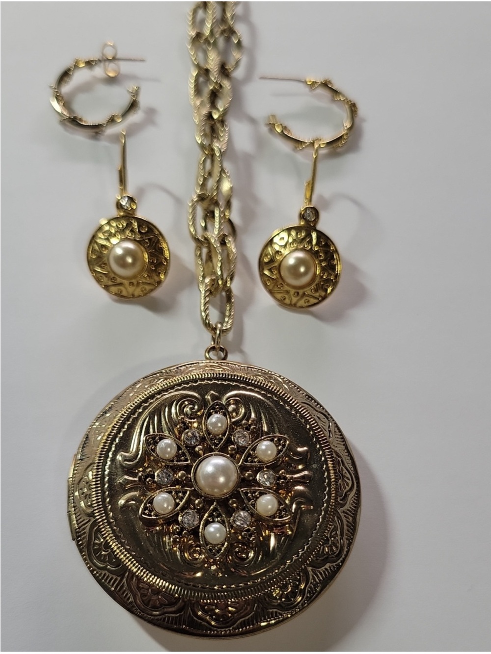 Vintage locket Gold-Tone Pearl Medallion Necklace & Earrings Set